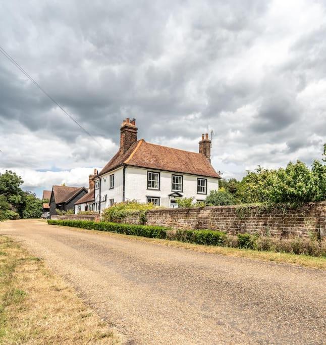 5 Bed Farmhouse Suitable For Contractors Private Parking Villa Harlow Exterior photo